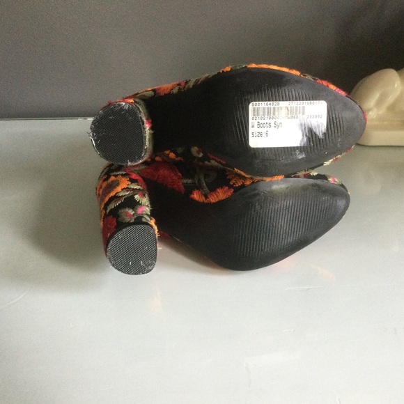 Embroidered Floral JustFab Marguerite Boots - Picture 6 of 6